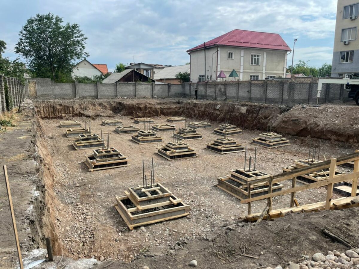 whatsapp image 2022 06 15 at 11 07 48 Акылбек Жапаров заложил капсулу на месте строительства детского центра, где раньше был дом Бакиева