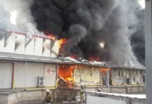 В Бишкеке крупный пожар. На месте работают 7 пожарных расчетов. ВИДЕО