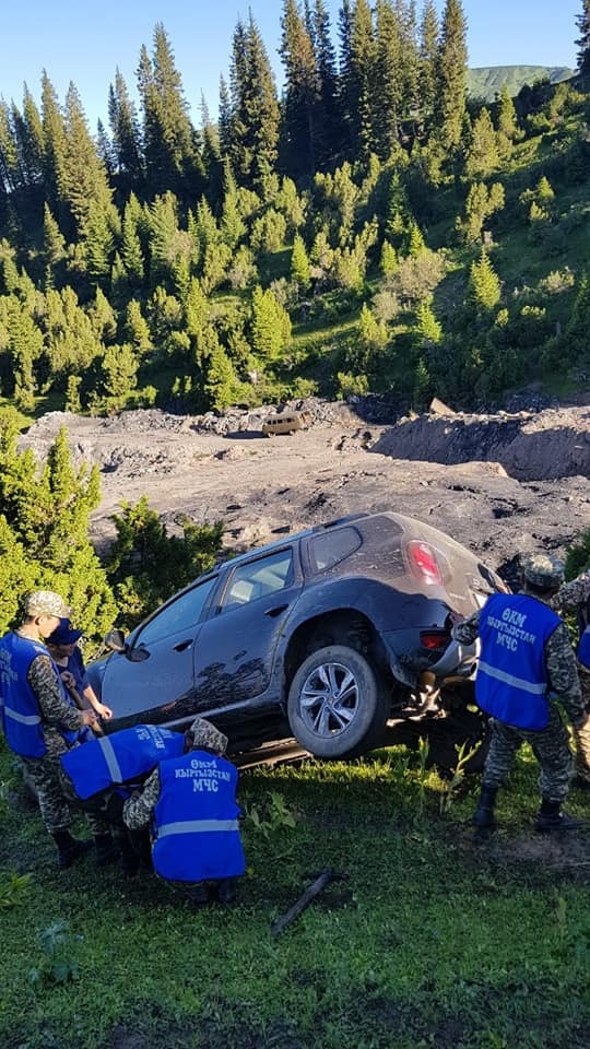 whatsapp image 2022 06 27 at 12 03 00 1 На Иссык-Куле спасатели помогли паре из Испании, попавшей в аварию. ФОТО