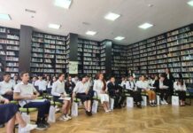 Президент «Жаш лидерлер» долбоорунун катышуучулары менен жолугушууда