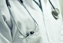 Садыр Жапаров поздравил медиков с профессиональным праздником