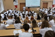 И. о. главы Минздрава разрешил работать медвузам, которые ранее закрыл Бейшеналиев