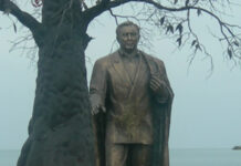 Ысык-Көлдө Назарбаевдин эстелиги алынып салынган