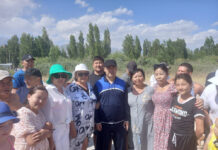 Садыр Жапаров навестил учителей, отдыхающих в пансионате на Иссык-Куле