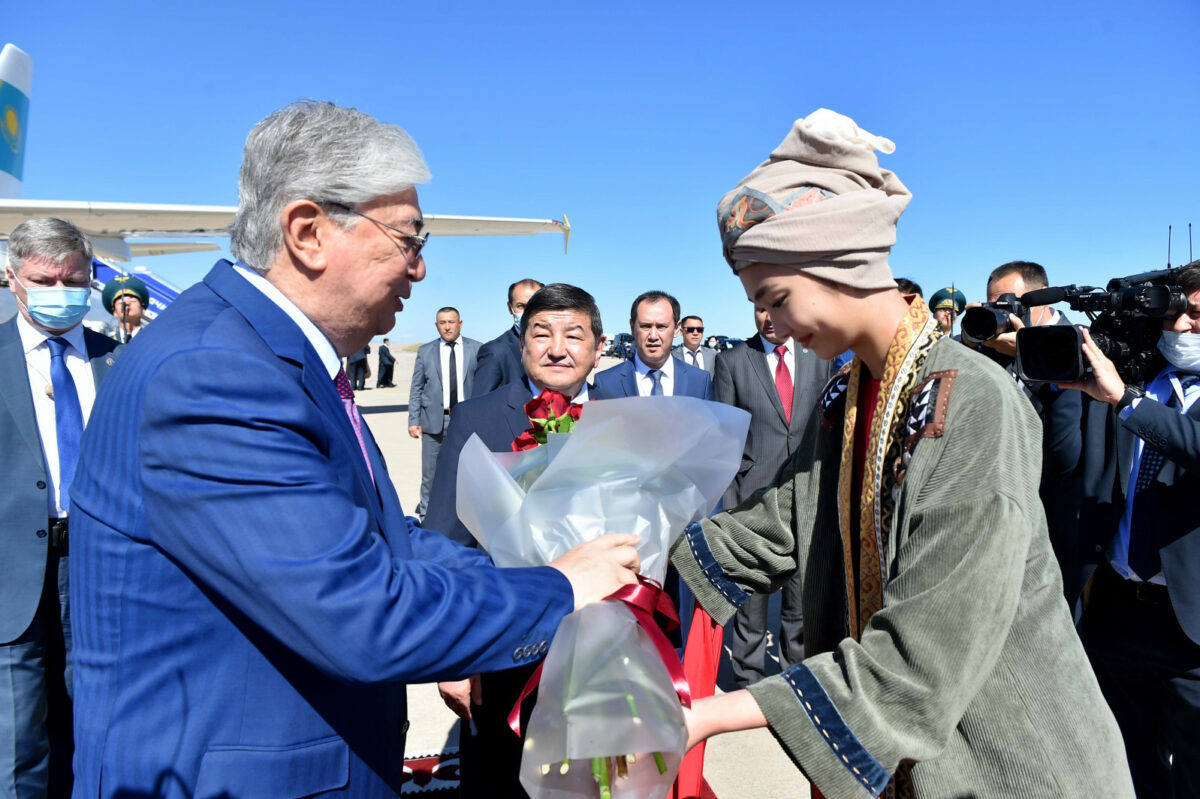 62d7da43caad1 thumb В Кыргызстан прибыл президент Казахстана Касым-Жомарт Токаев