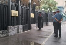 Неизвестный сообщил о заложенных бомбах в посольствах России и Китая в Бишкеке