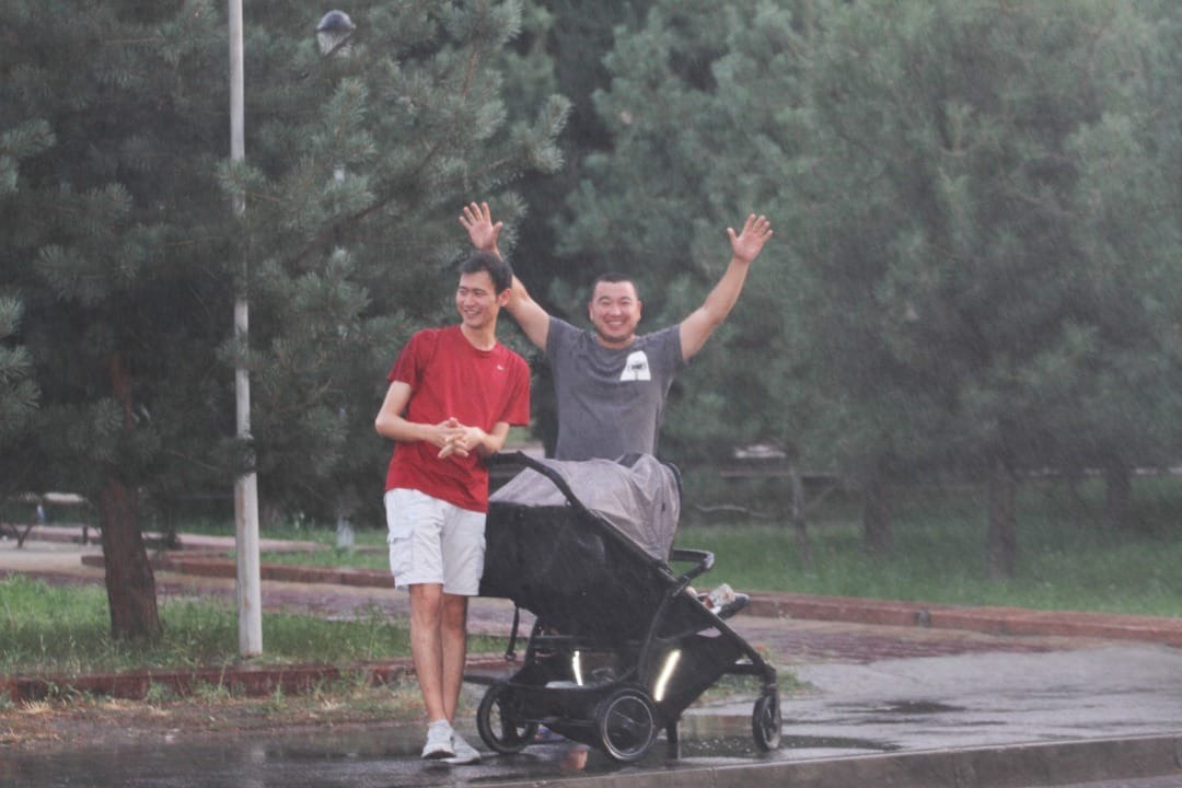 8f1740cb 0d49 412d a421 e29ad8c28bac ФОТО. Водометы помогают горожанам и Бишкеку пережить жару