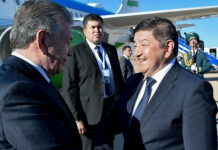 Өзбекстандын президенти Шавкат Мирзиёев Кыргызстанга учуп келди 