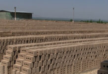 Кыш чыгаруучу заводдо жумушчунун буту станокко кыпчылып калды