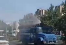 В Бишкеке к поливу дорог привлекли водометы для разгона толпы