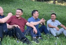 Садыр Жапаров и Камчыбек Ташиев отдохнули на джайлоо Каркыра. Фото