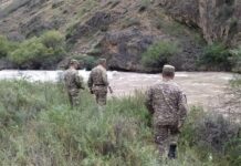 Селевой поток в Бооме унес автомобиль с 5 людьми