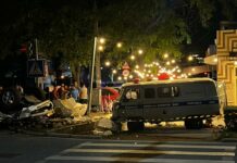 В Бишкеке столкнулись милицейский УАЗ и Lexus, есть пострадавшие