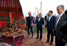 Жапаров, Токаев и Мирзиёев ознакомились с этнокультурным туризмом на Иссык-Куле. ФОТО