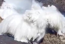 На Иссык-Куле обрушился ледник, пострадали туристы. ВИДЕО