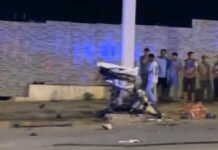 В Оше Hyundai врезался в рекламный билборд, погибли три иностранца