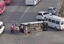 В Бишкеке перевернулась маршрутка с пассажирами. ВИДЕО