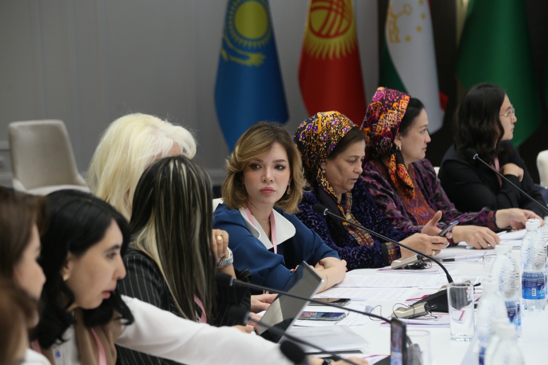 Женщины на конференциях. Женщины центральной Азии. Женщины в энергетике центральной Азии. Съезд женщин Азербайджан.