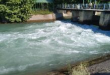 В Оше в канале нашли тело женщины