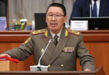 Садыр Жапаров Коргоо министрине катуу сөгүш берди