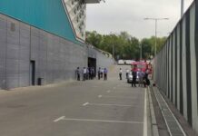 «Азия Молл» соода борборунда жарандар тышка чыгарылып, имарат курчоого алынды