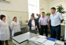 Акылбек Жапаров «Кара-Балта спирт заводу» мамлекеттик ишканасынын өндүрүштүк кубаттуулугу менен таанышты