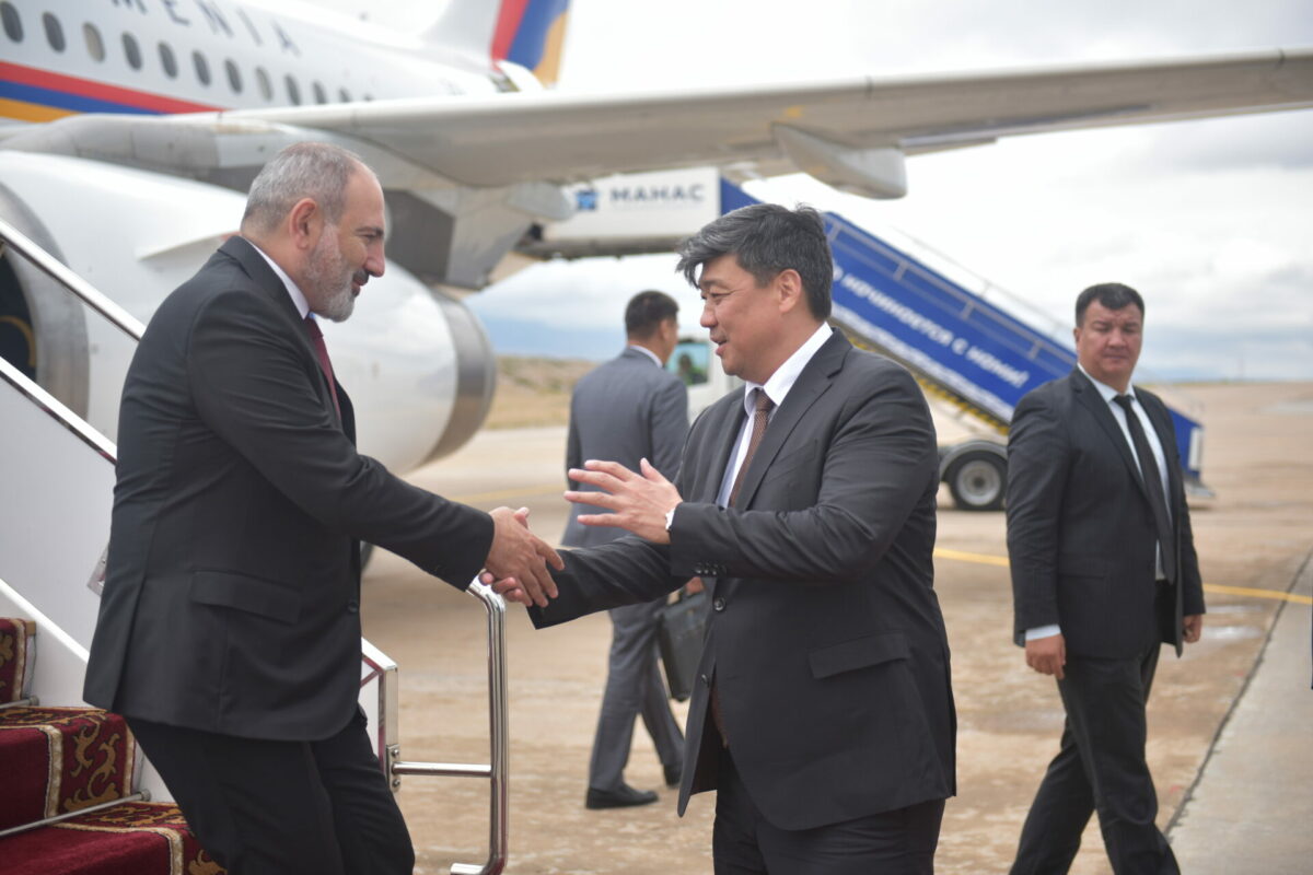 630732903b6b9 В Кыргызстан прибыли премьер-министры Азербайджана и Армении