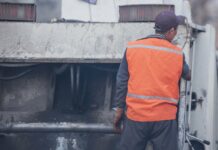 Грузчикам «Тазалыка» поднимут зарплату