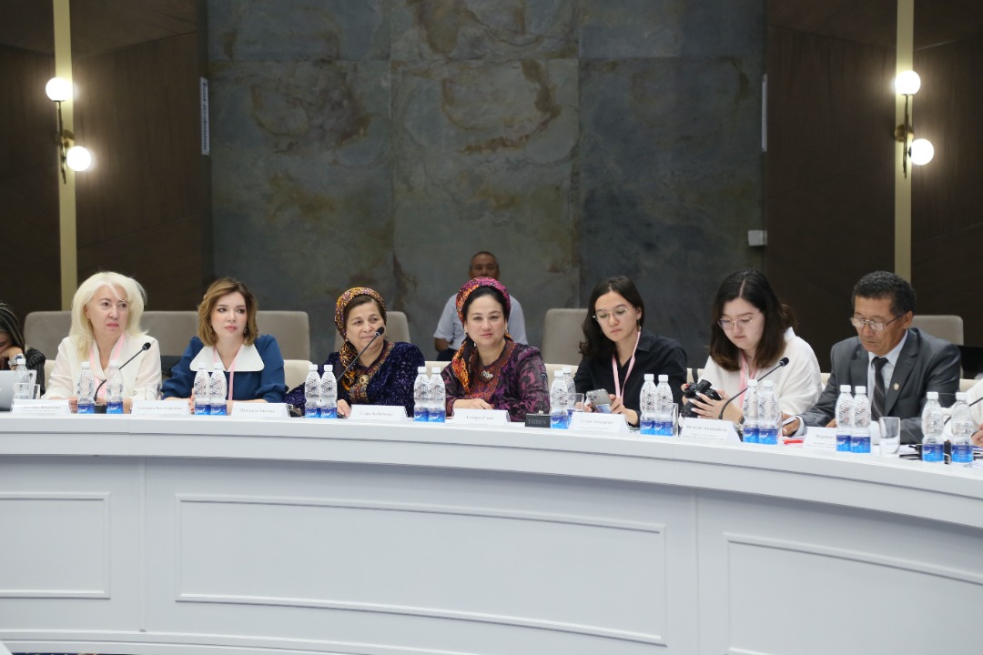 Женщины на конференциях. Женская конференция в ОАЭ. Энергетика Кыргызстана. Женская конференция эклезия. Конференция саммит
