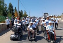 В Чолпон-Ате стартовал пеший марш людей с ОВЗ