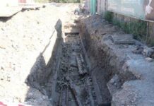 Бишкек шаарынын Мидин Алыбаев көчөсүндөгү суу түтүктөр алмаштырылууда