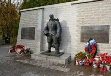 Эстония Советтер Союзунун бардык эстеликтерин жок кылат