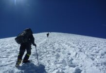 Ленин чокусунда эки альпинист каза болду