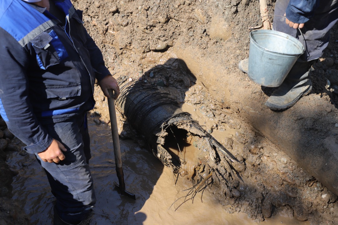 WhatsApp Image 2022 08 02 at 15.44.25 В Бишкеке обнаружили деревянный водовод 100-летней давности. ФОТО