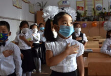 В школах КР в начале и конце каждой недели будут исполнять гимн