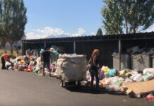 Столичный микрорайон Кок-Жар утопает в мусоре