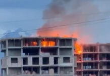 В центре Бишкека крупный пожар — горит строящаяся высотка. ВИДЕО