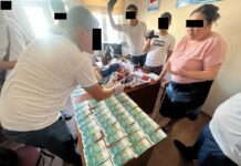 В Джалал-Абаде госнотариус вымогала $3 тысяч у иностранки