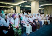 Мечитте Садыр Жапаровдун атынан жоолуктар тапшырылды