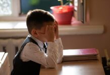 Байсалов: В школах и детсадах требования носить медицинские маски нет