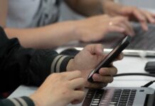 Казак бийлиги мектеп окуучуларына Facebook, Instagram жана WhatsApp аркылуу билим берүүнү пландап жатат