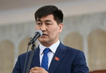 Шайлообек Атазов Теңгиз Бөлтүрүктү парламентке чакырууну сунуштады