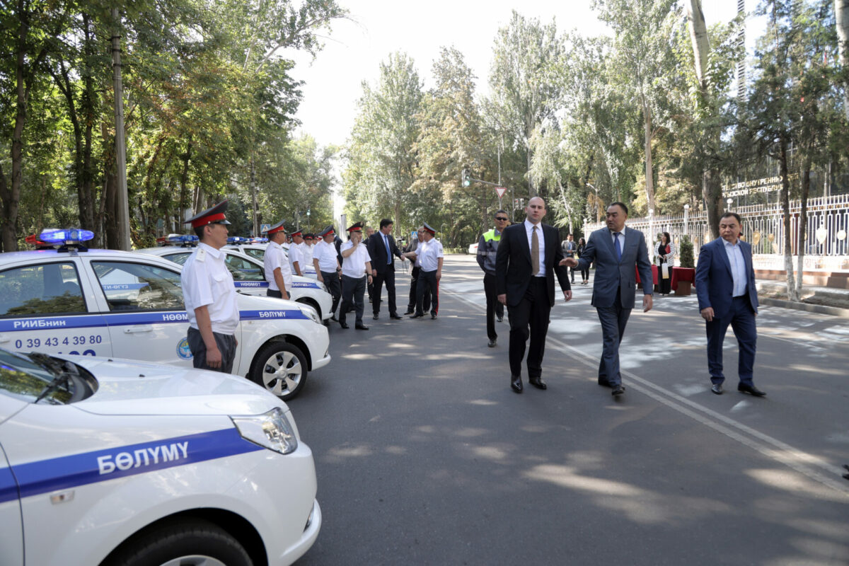 2T2A4721 Компания "Альянс Алтын" передала кыргызстанской милиции 18 новых автомобилей