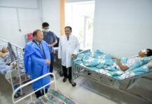 Бишкек мэри Баткен облусунда жабыркагандардын абалы менен таанышты