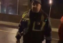 «Раз приехал — иди в военкомат!» Сотрудник ДПС в Москве «наехал» на мигрантов из ЦА