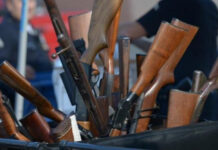 Депутат Улан Бакасов чек ара аймактарынын тургундарына курал берүүнү сунуштады