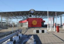 На двух КПП на кыргызско-казахской границе приостановили пропуск граждан и авто