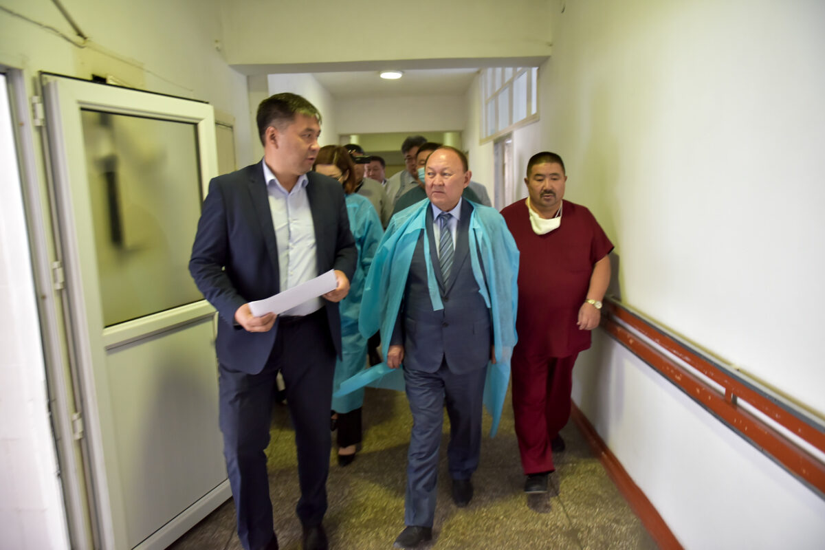 BEK 3270 Мэр Бишкека посетил пострадавших баткенцев. ФОТО