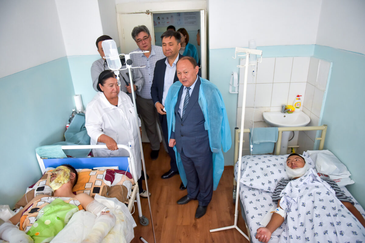 BEK 3438 Мэр Бишкека посетил пострадавших баткенцев. ФОТО