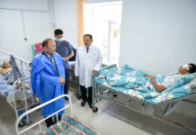 Мэр Бишкека посетил пострадавших баткенцев. ФОТО